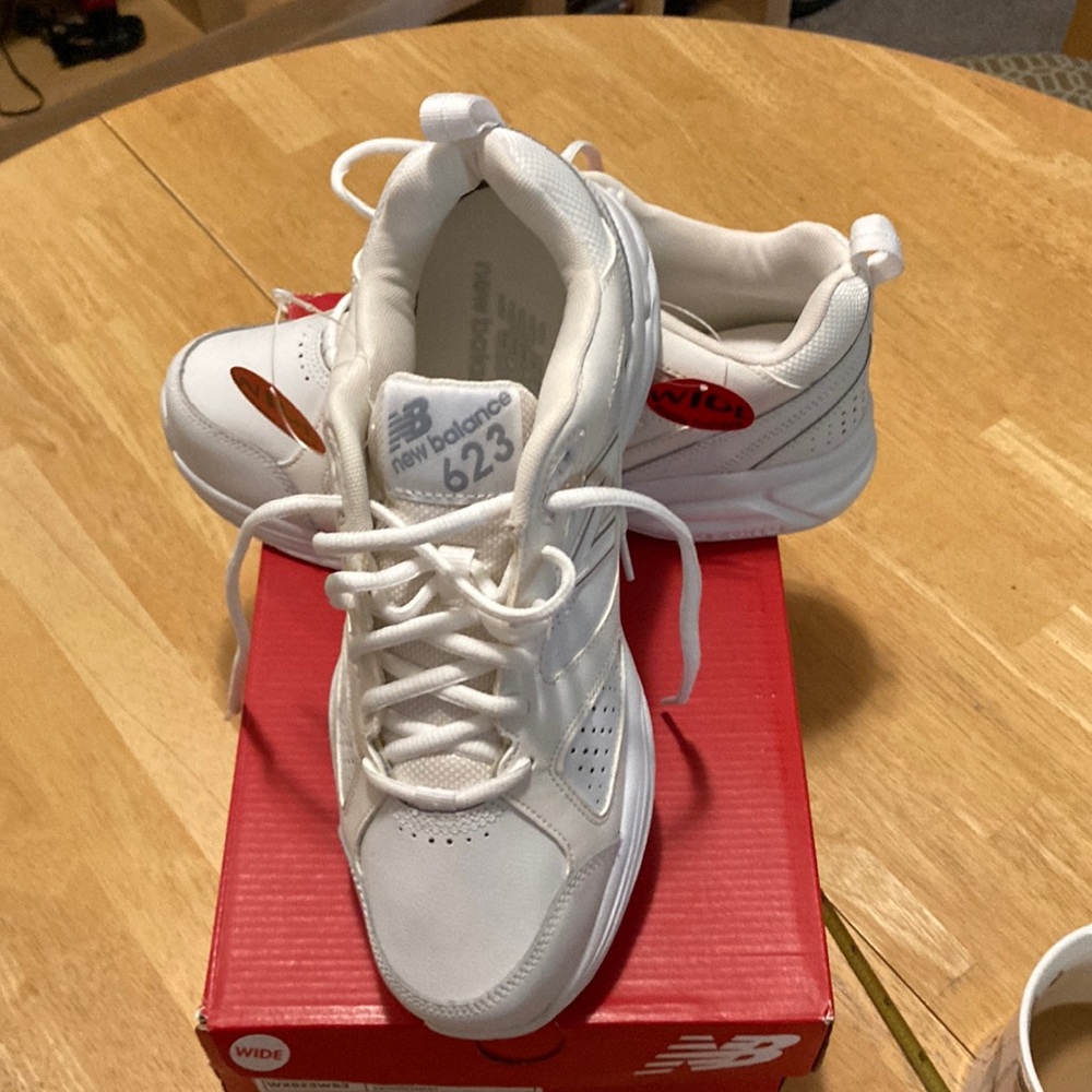 COPY - New Balance White 9.5 x wide sneakers